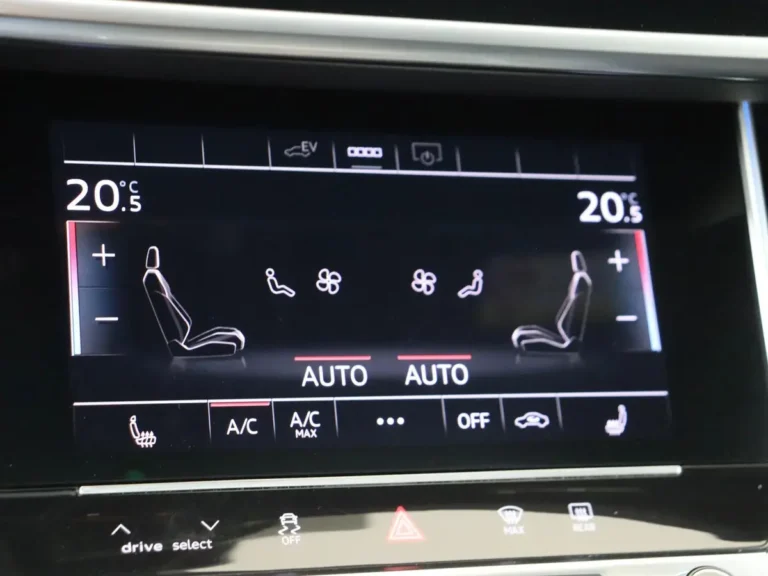 Audi A6 Avant direct leverbaar - ruime kofferbak met geopende elektrisch bedienbare achterklep