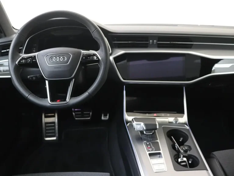 Audi A6 Avant jonge occasion - interieur met het sportieve S line dashboard en digitale cockpit