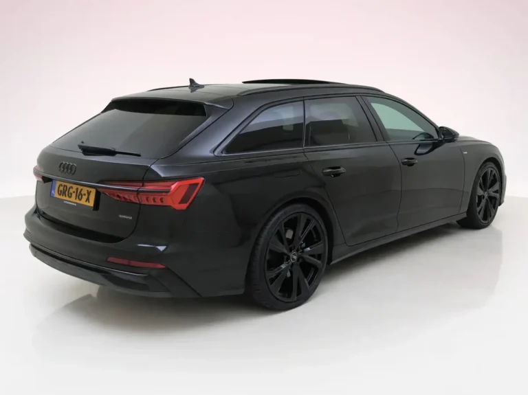 Audi A6 Avant lease - blik op het lederen multifunctionele sportstuurwiel met stiksels