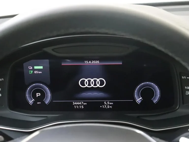 Audi A6 Avant leasen - digitaal instrumentenpaneel achter het stuurwiel met rijgegevens