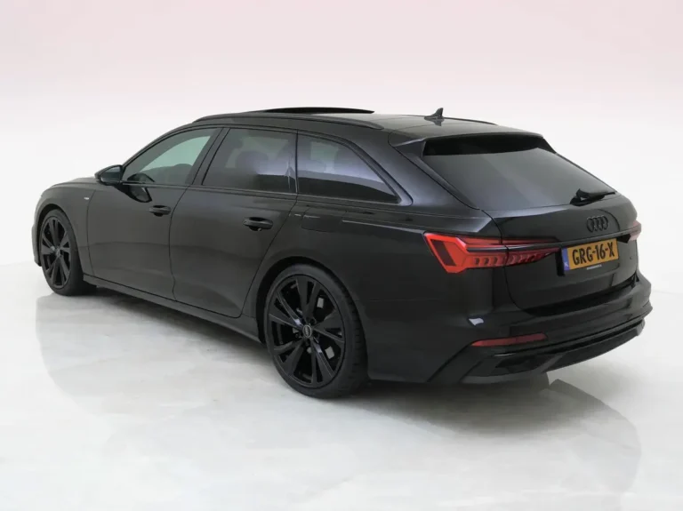 Audi A6 Avant S line Competition occasion lease - schuin vooraanzicht van de sportieve stationwagon