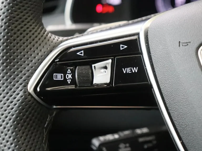 Audi A6 Avant zakelijk leasen - close-up van de rijmodi selectieknop op het dashboard bij LeaseRoute