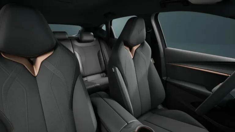 Cupra Tavascan zakelijk leasen - bekleding Pure Soul Black voorstoelen
