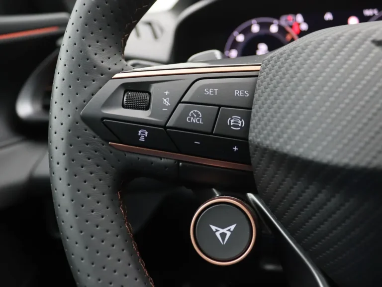 Interieur van de Cupra Terramar met 12,9 inch touchscreen navigatie
