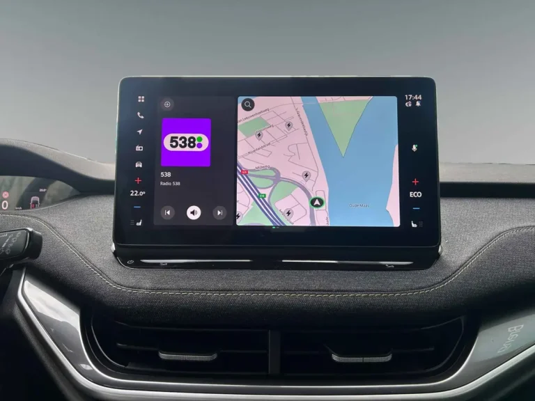 Skoda Elroq 85 leasen uit voorraad - geopende elektrische achterklep