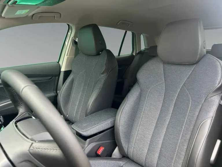 Skoda Elroq 85 Tour Edition zakelijke lease - voorstoelen met stof en kunstleder