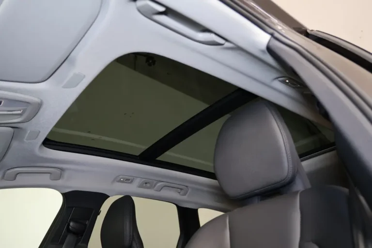 Volvo XC60 occasion lease met draadloos telefoon opladen direct leverbaar