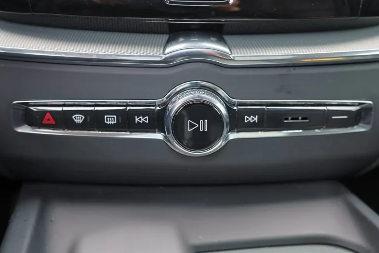 Volvo XC60 zakelijk leasen met volledig digitaal instrumentenpaneel