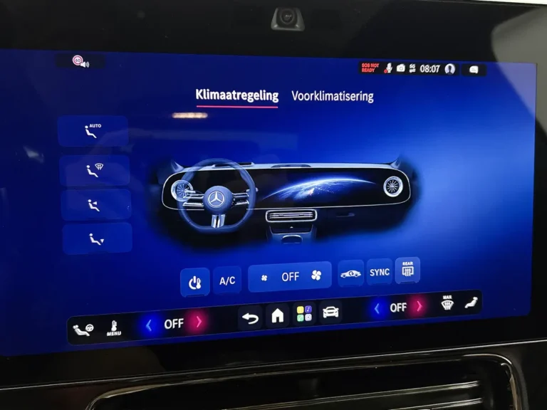 Mercedes-Benz CLA, infotainmentscherm met klimaatregelingmenu en dashboard-visualisatie