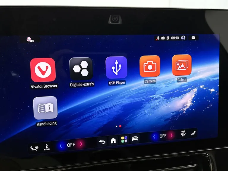 Mercedes-Benz CLA, infotainmentscherm met startscherm en app-iconen