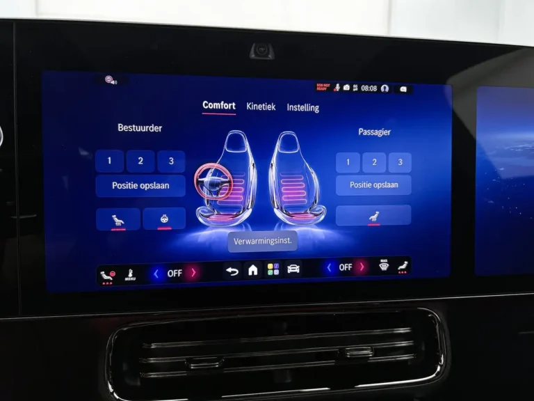 Mercedes-Benz CLA, infotainmentscherm met comfortmenu voor zitverwarming en stuurwielinstelling