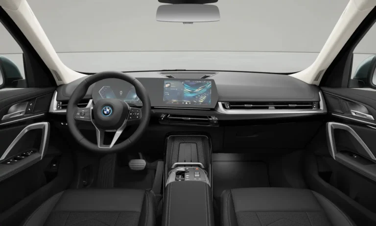 BMW iX1 eDrive20 Pure Edition zakelijk leasen - interieur dashboard en BMW Curved Display