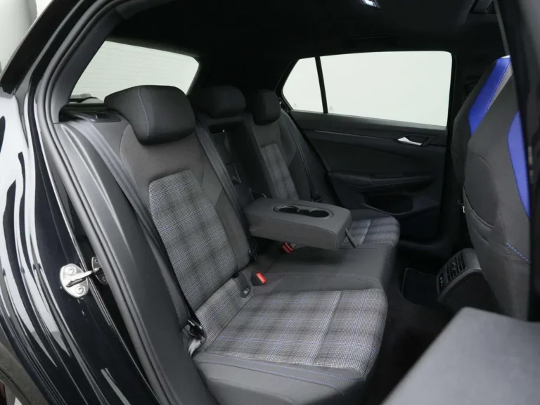 Volkswagen Golf GTE zakelijk leasen - bekleding Pure Soul Black voorstoelen