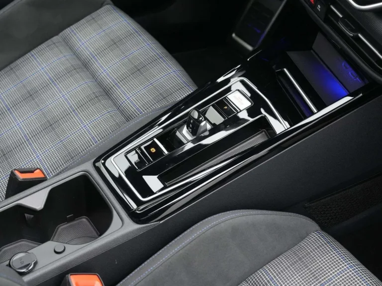 Volkswagen Golf GTE zakelijke lease - achteraanzicht met LED verlichting