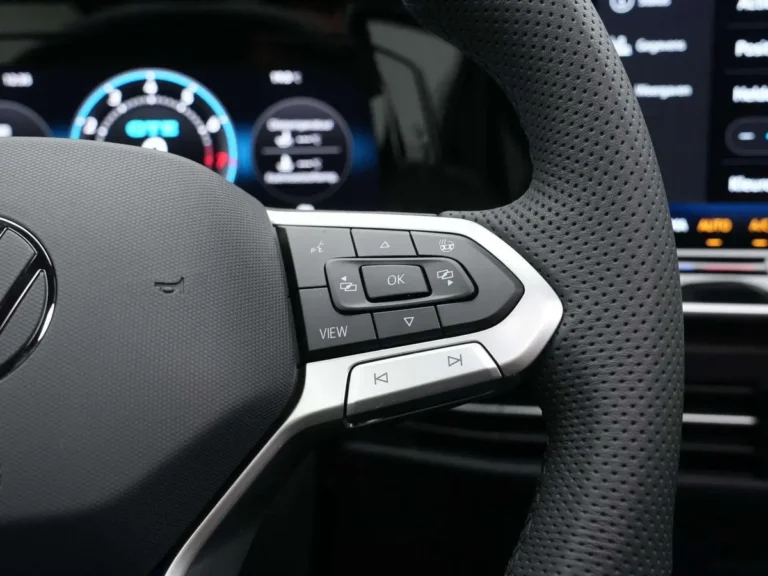 Volkswagen Golf GTE zakelijke lease - bestuurdersstoel en cockpit overzicht