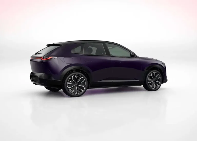 Mazda CX-6e Takumi in Multi-tone Nightfall Violet