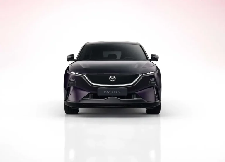 Mazda CX-6e Takumi signature grille met verlichting