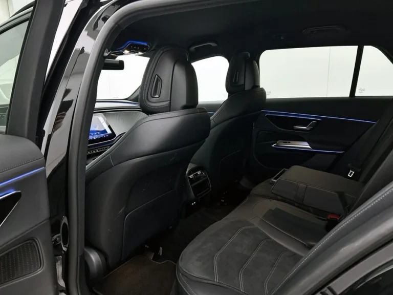 Mercedes-Benz E-Klasse Estate, achterbank