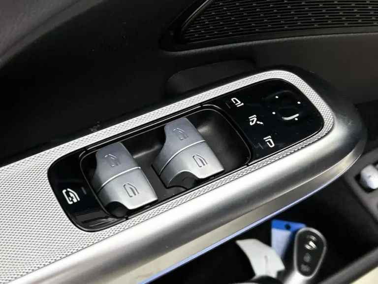 Mercedes-Benz E-Klasse Estate, deurpaneel raambediening