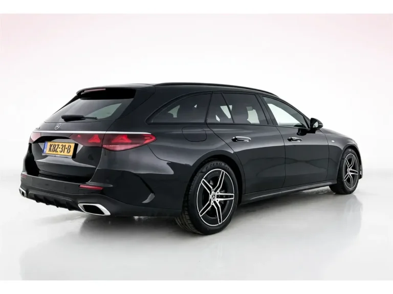 Mercedes-Benz E-Klasse Estate, driekwart achterzijde rechts