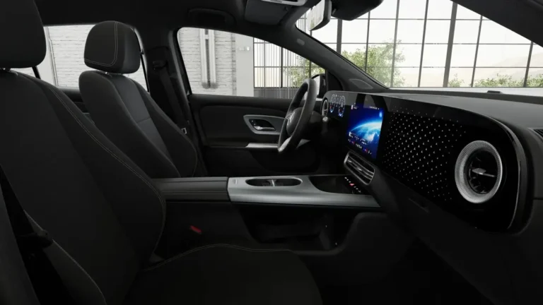 Mercedes-Benz GLA 200 zakelijk leasen - warmtewerend donkergetint privacy glass achter