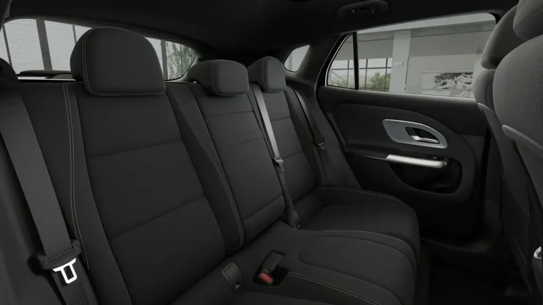Mercedes-Benz GLA voorraadlease - zwarte ARTICO lederlook comfortstoelen vooraan