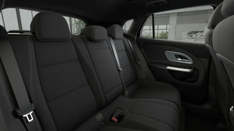 Mercedes-Benz GLA voorraadlease - zwarte ARTICO lederlook comfortstoelen vooraan