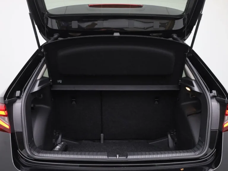 Skoda Fabia Selection, geopende achterklep met kofferruimte