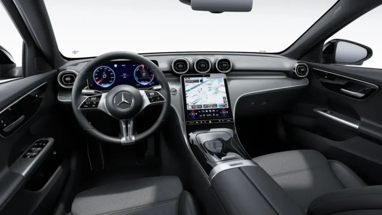 Mercedes-Benz C-Klasse C 300 e zakelijk leasen - cockpit met multifunctioneel lederen stuur en 9G-TRONIC