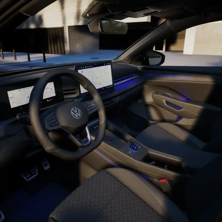 Volkswagen, interieur met stuurwiel, dashboard, digitale schermen en middenconsole met blauwe accenten