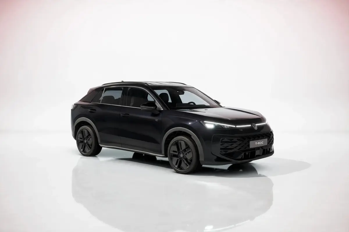 Volkswagen T-ROC, schuin van voren links tegen neutrale achtergrond