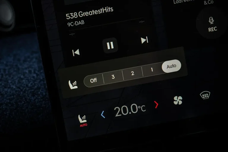 Lynk & Co 02, klimaatbediening op het touchscreen met stoelverwarming in standen