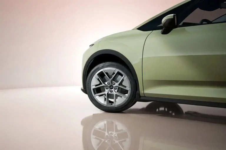 Audi A2 e-tron, 19-inch lichtmetalen velg in dubbelspaaks design aan de linkervoorzijde