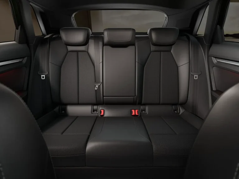 Audi A3 Sportback, achterbank met drie zitplaatsen en zwarte bekleding