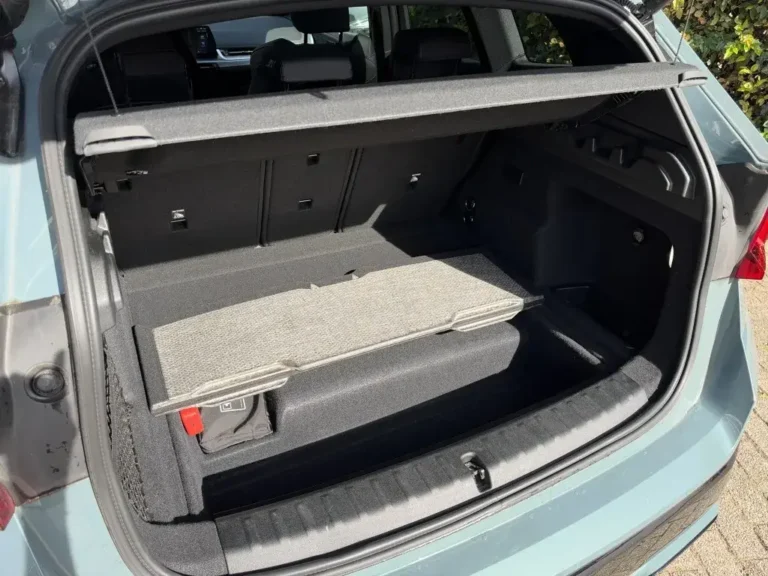 BMW iX1, bagageruimte van 490 liter met hoedenplank en laadvloer