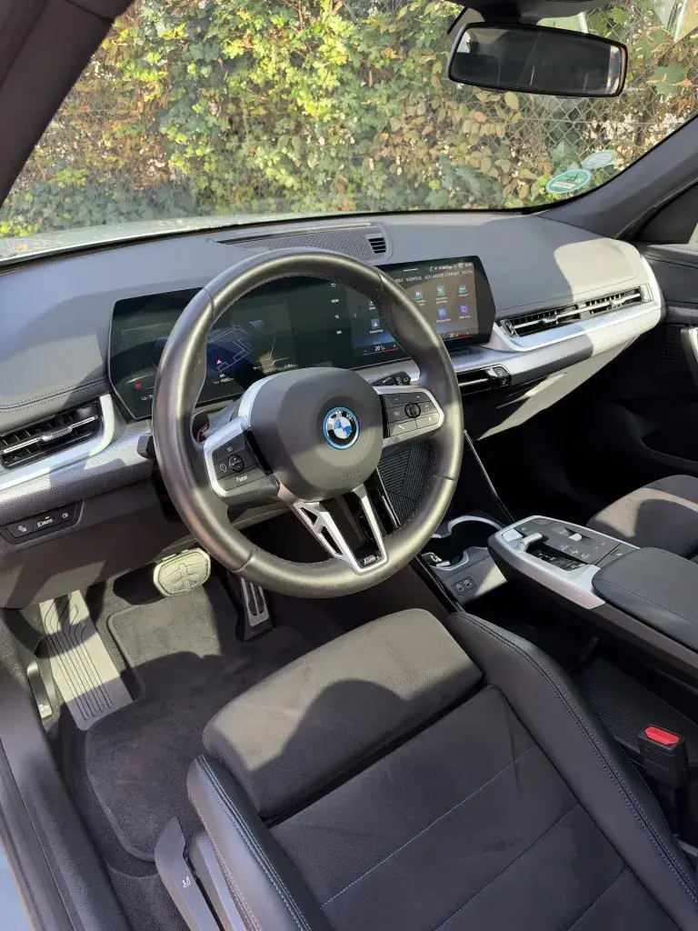BMW iX1, dashboard en middenconsole vanaf de bestuurdersplek