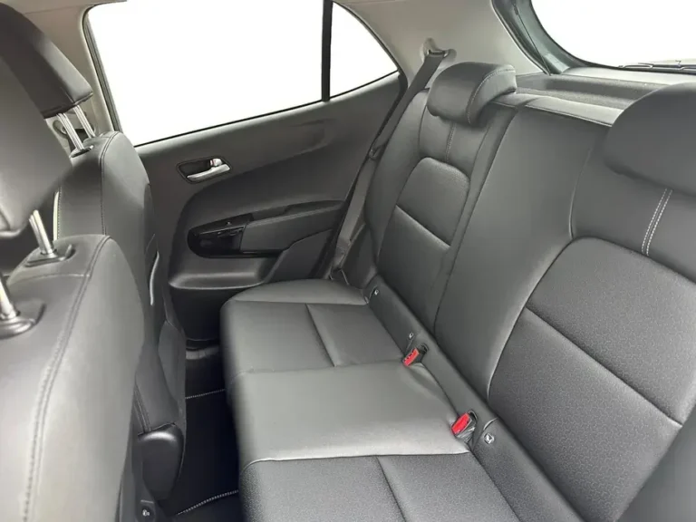 Kia Picanto, achterbank met twee zitplaatsen in zwarte lederlook bekleding