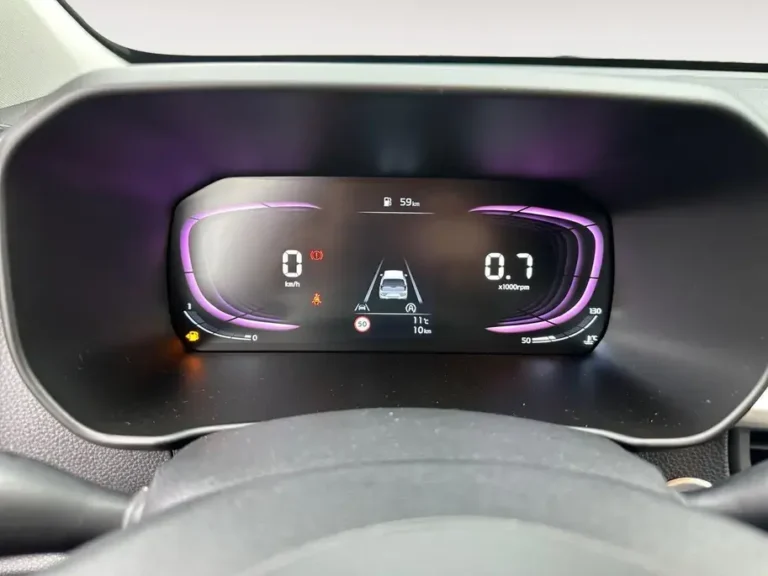 Kia Picanto, digitaal instrumentenpaneel achter het stuur