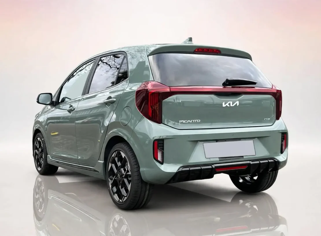 Kia Picanto zakelijk leasen, GT-Line schuin van achteren links met LED-achterlichten en diffuser