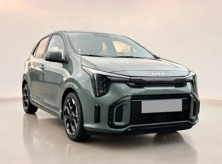 Kia Picanto, GT-Line schuin van voren rechts met full LED-koplampen en Light Guide LED-strip