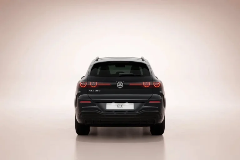 Mercedes-Benz GLC, achteraanzicht met achterlichten in sterpatroon, verlichte ster en GLC 250-embleem