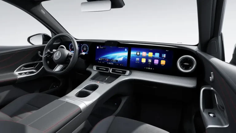 Mercedes-Benz GLC, dashboard en middenconsole met 14-inch centraal scherm en zilverkleurige sierdelen