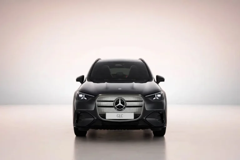 Mercedes-Benz GLC, vooraanzicht met grille, Mercedes-ster en LED-koplampen