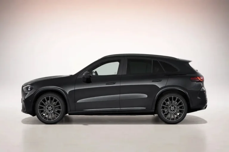 Mercedes-Benz GLC zakelijk leasen, linkerzijkant van de zwarte GLC 250 met 21-inch multispaaks AMG-velgen