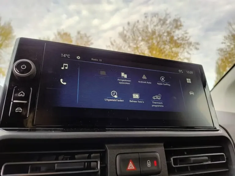 Opel Combo-e, touchscreen in het dashboard met radio en Android Auto