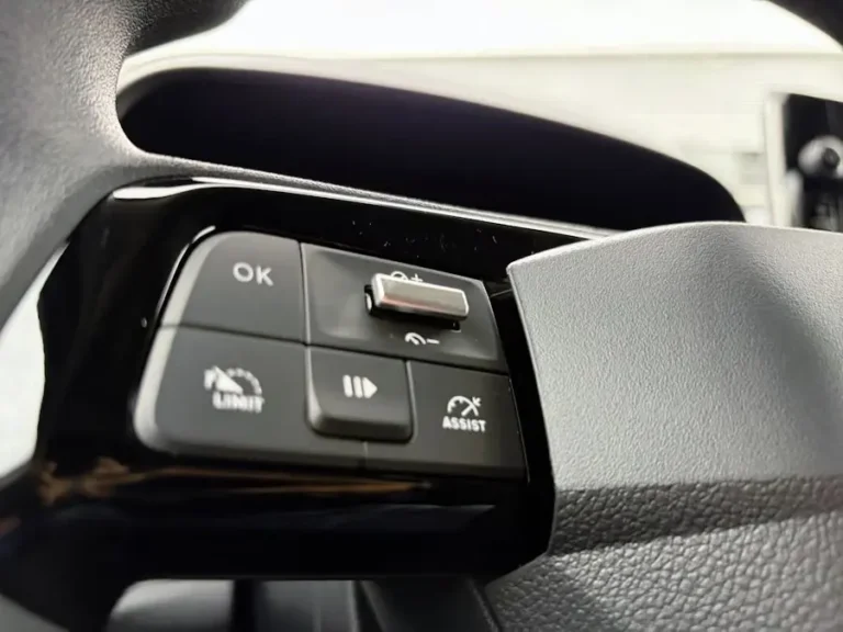 Opel Combo-e, stuurwielbediening voor cruise control, snelheidsbegrenzer en rijhulpsystemen