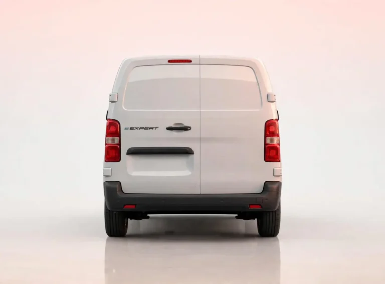 Peugeot e-Expert, achteraanzicht met dubbele achterdeuren en verticale achterlichten