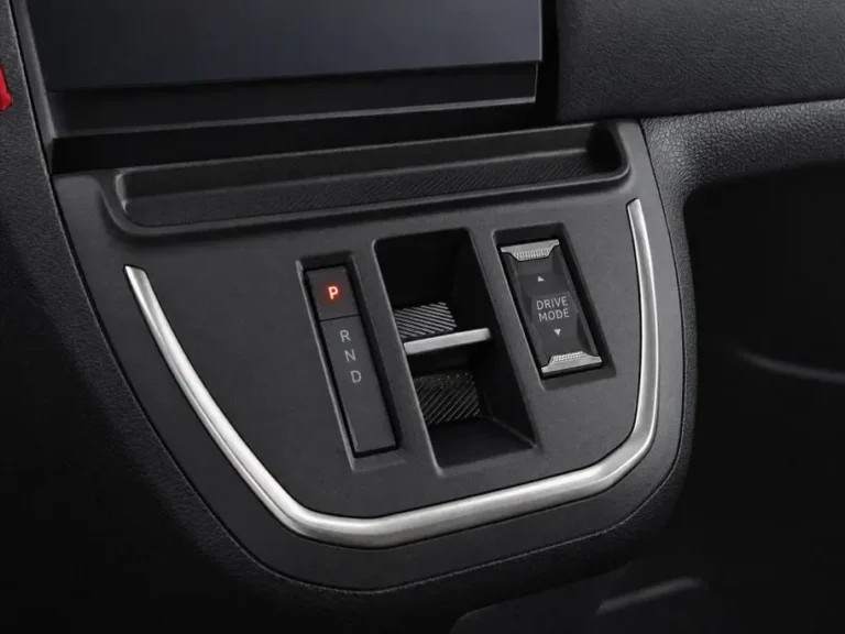 Peugeot e-Expert, automaatpook met drive mode-schakelaar en parkeerstand