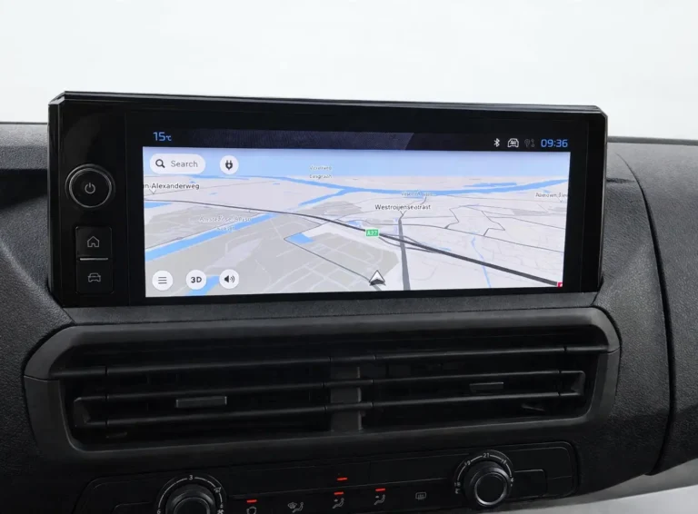 Peugeot e-Expert, middenscherm met navigatie en kaartweergave