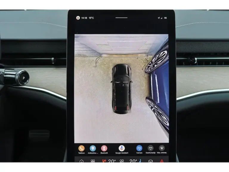 Volvo ES90, 360 graden camerabeeld met 3D view op het centrale scherm